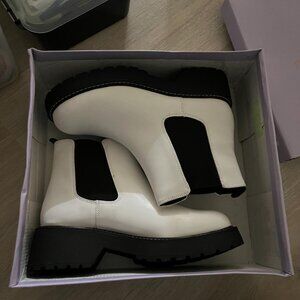 BRAND NEW Steve Madden Chelsea Boots